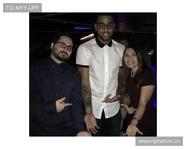 澳波解雇后依然微笑离开森林 与球迷合影展现从容心态